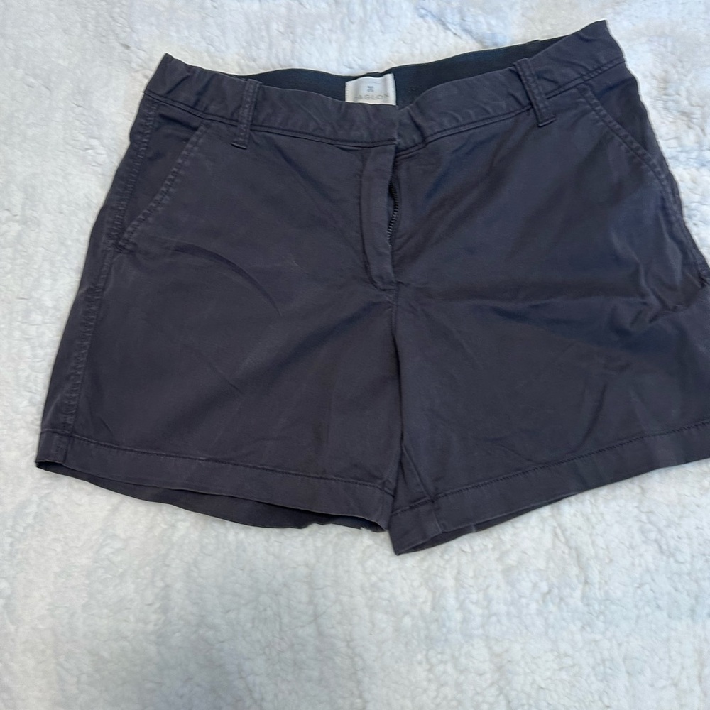 Caslon Polished Twill Shorts Size 12 Dark Gray Stretch Cotton - Picture 2 of 6